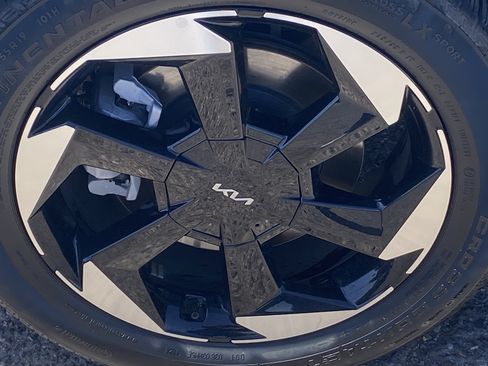 Certified 2025 Kia Sorento EX AWD/4WD image 8