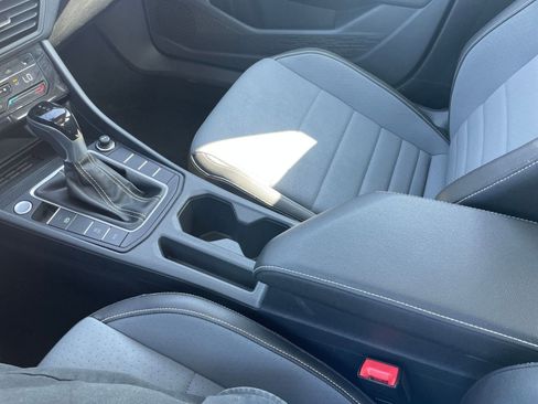 Used 2025 Volkswagen Jetta SE image 42