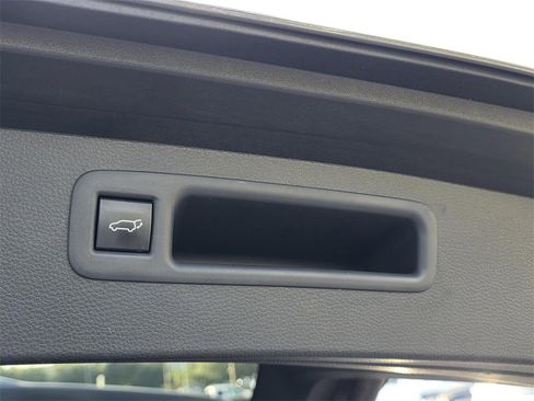 Used 2023 Toyota Highlander LE image 14