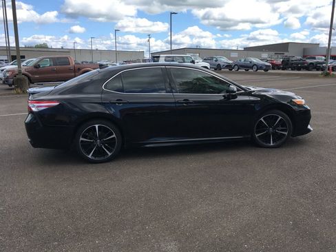 Used 2020 Toyota Camry XSE FWD image 7