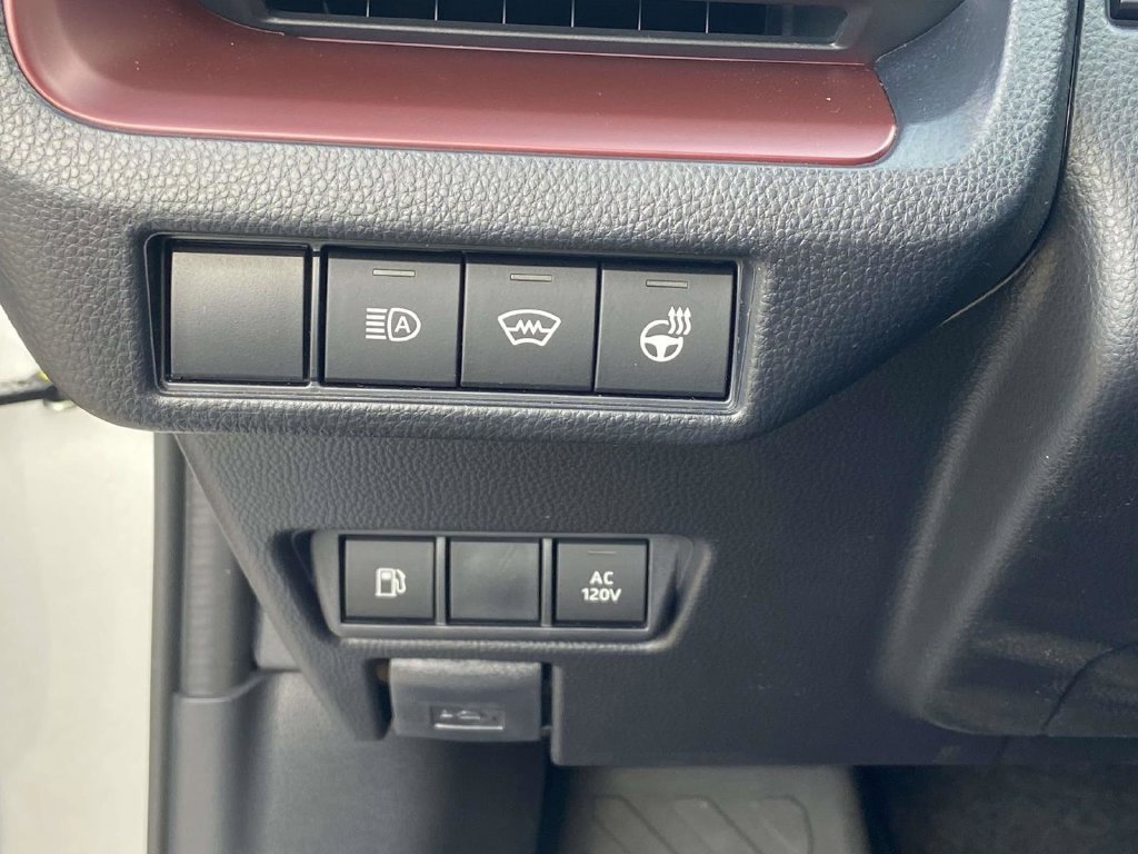 Used 2025 Toyota Prius Plug-In Hybrid FWD image 29