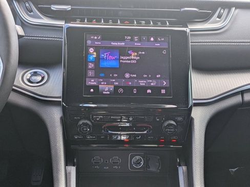 New 2025 Jeep Grand Cherokee Altitude image 16