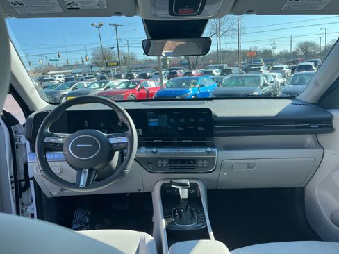 Used 2025 Hyundai Kona SEL image 27