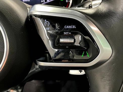 Used 2021 Jaguar F-PACE image 11