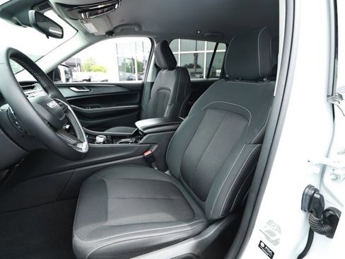 Certified 2023 Jeep Grand Cherokee Laredo RWD image 24