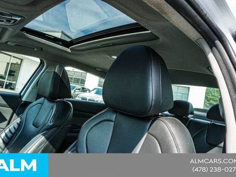 Used 2024 Hyundai Elantra Limited FWD image 17