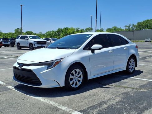 Used 2024 Toyota Corolla LE FWD image 3