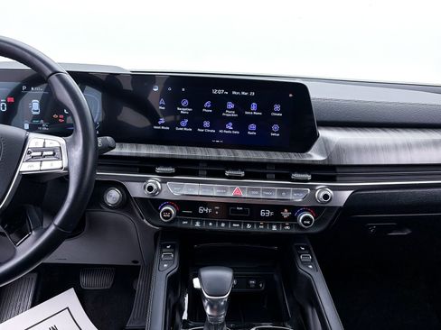 Used 2025 Kia Telluride EX w/ EX Captain's Chair Package image 7