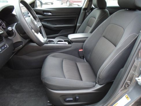Used 2024 Nissan Altima 2.5 SV FWD image 9