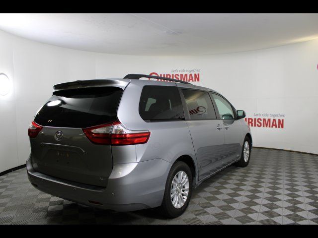 Used 2017 Toyota Sienna XLE w/ XLE Navigation Package FWD image 8