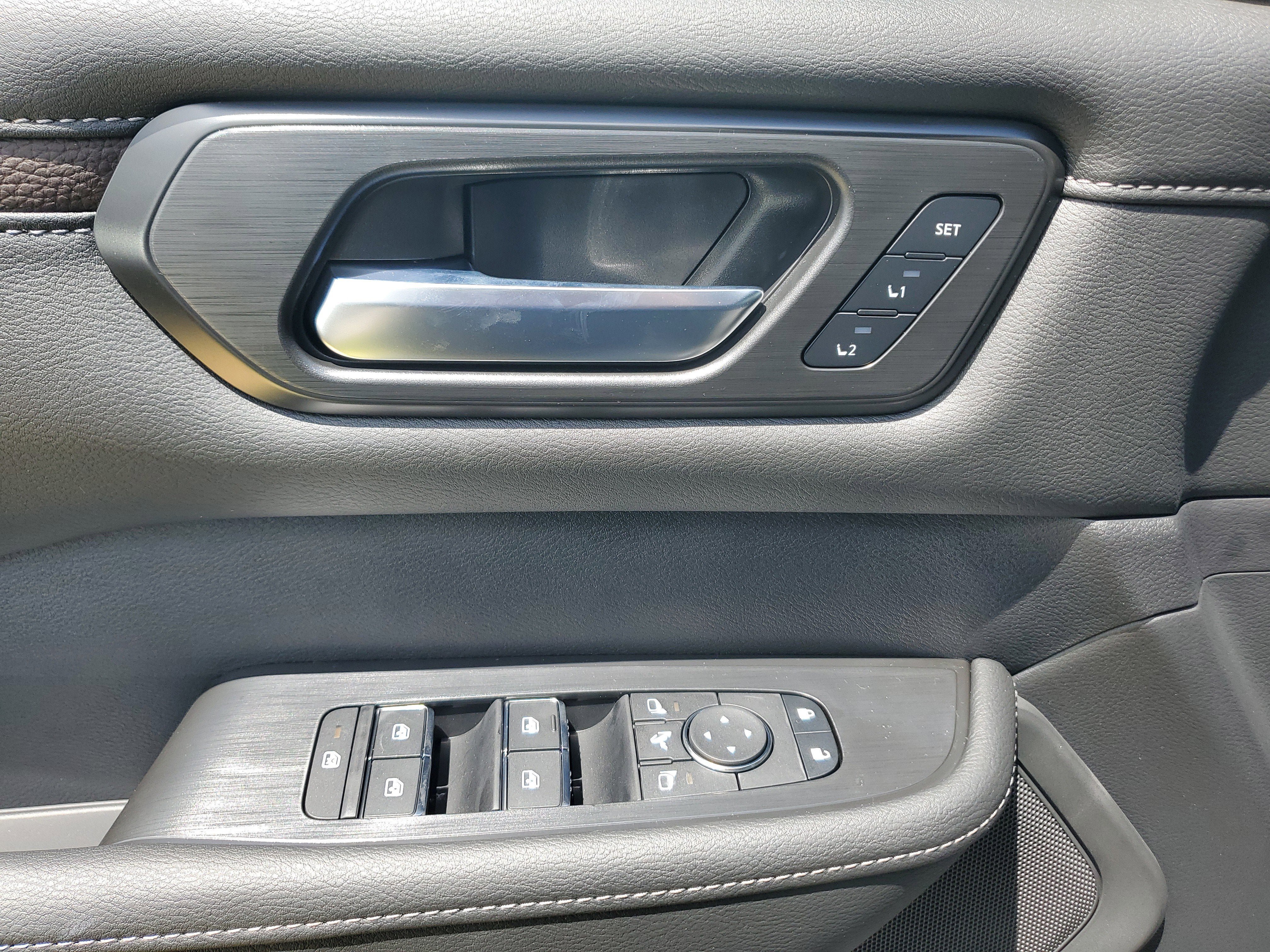 New 2025 Nissan Armada SL w/ Captain's Chari Seat Package RWD image 10