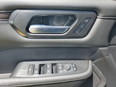 New 2025 Nissan Armada SL w/ Captain's Chari Seat Package image 10