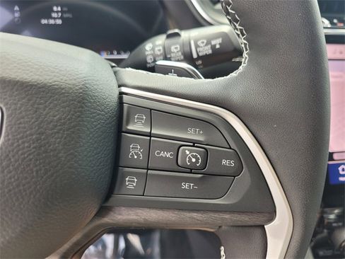 New 2025 Jeep Grand Cherokee Limited image 30