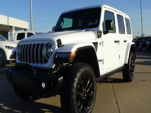 Certified 2025 Jeep Wrangler Unlimited Sahara AWD/4WD image 2