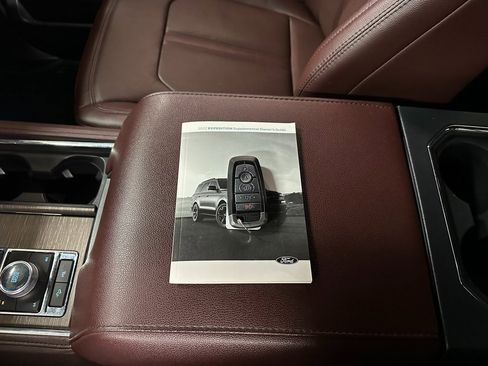 Used 2022 Ford Expedition Limited image 48