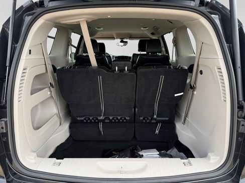Used 2023 Chrysler Pacifica Touring-L FWD image 43