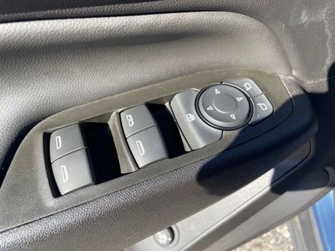 Used 2024 Chevrolet Equinox LT FWD image 9