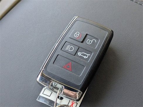 Used 2023 Land Rover Defender 110 V8 image 28