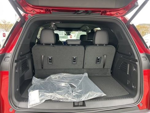 New 2026 Chevrolet Traverse LT w/ Sun and Wheel Package FWD image 31