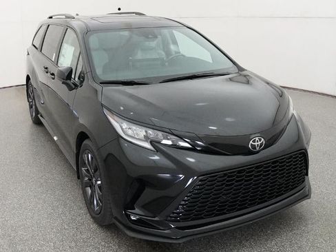 New 2026 Toyota Sienna XSE FWD image 14