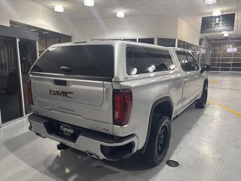 Used 2022 GMC Sierra 1500 AT4 w/ Technology Package AWD/4WD image 9
