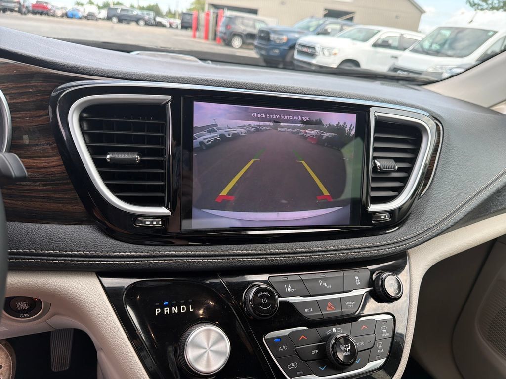 Used 2023 Chrysler Pacifica Limited FWD image 20