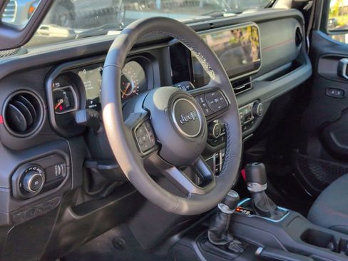 Used 2025 Jeep Wrangler Unlimited Rubicon image 15