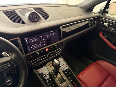 Certified 2024 Porsche Macan Turbo AWD/4WD image 17