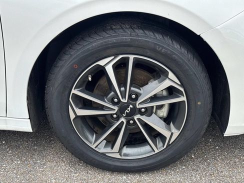 Used 2024 Kia Forte LXS FWD image 4
