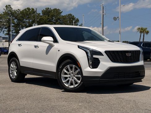 Used 2023 Cadillac XT4 Luxury FWD image 2