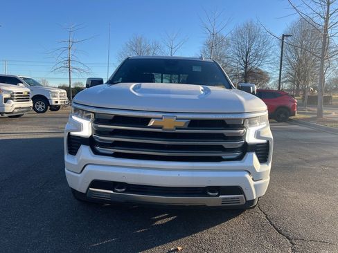 Used 2024 Chevrolet Silverado 1500 High Country w/ Technology Package image 2