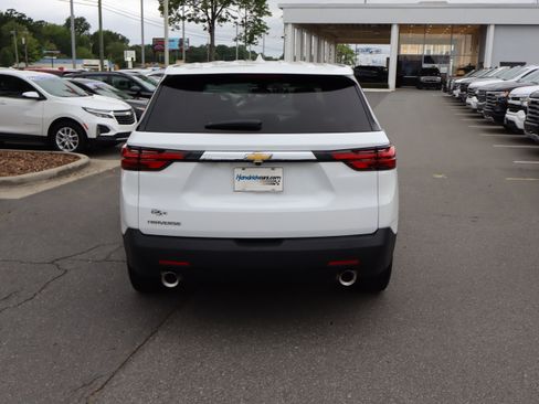 Used 2023 Chevrolet Traverse LS w/ Safety Package FWD image 9