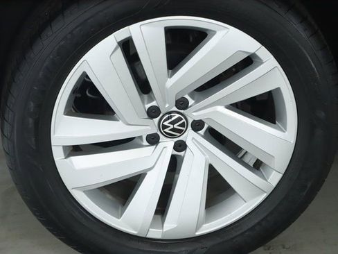 Used 2022 Volkswagen Atlas Cross Sport SE image 12