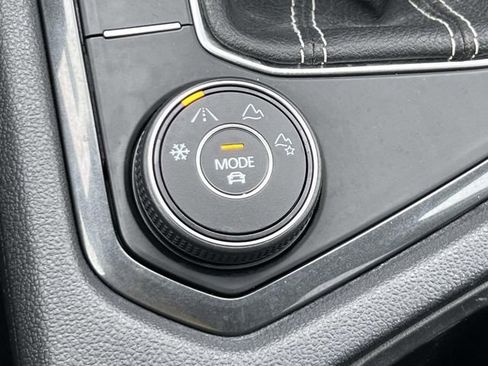 Used 2022 Volkswagen Tiguan S image 29