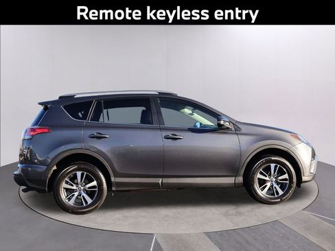 Used 2018 Toyota RAV4 XLE image 5