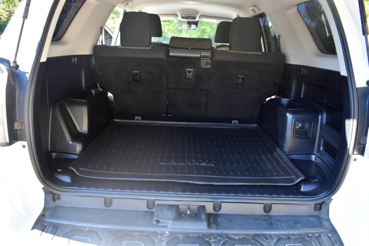 Used 2020 Toyota 4Runner SR5 AWD/4WD image 19