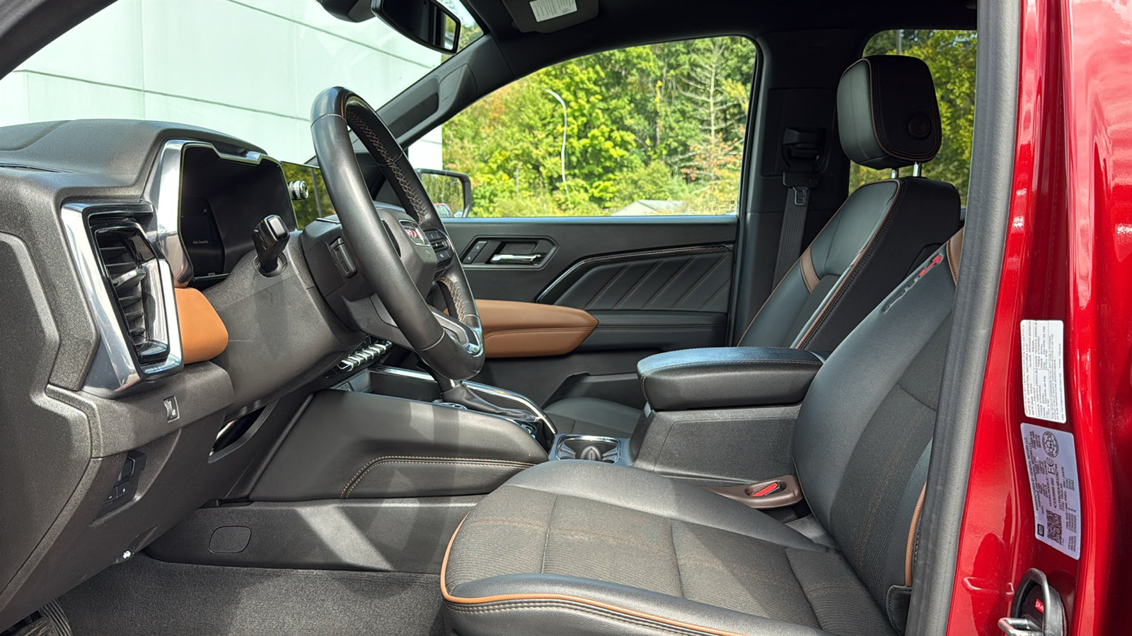 Used 2024 GMC Canyon AT4 AWD/4WD image 13