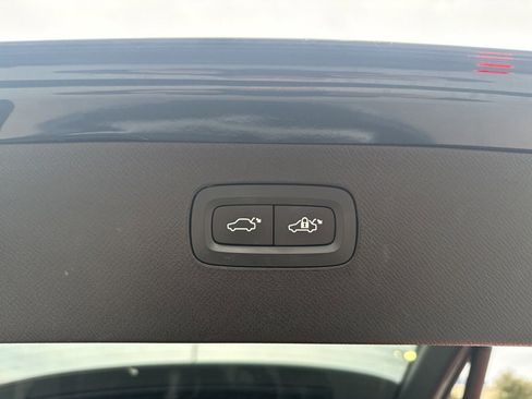 Used 2020 Volvo XC90 T8 Momentum w/ Protection Package Premier image 9