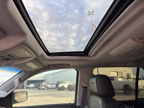 Used 2015 GMC Yukon Denali w/ Premium Package image 13