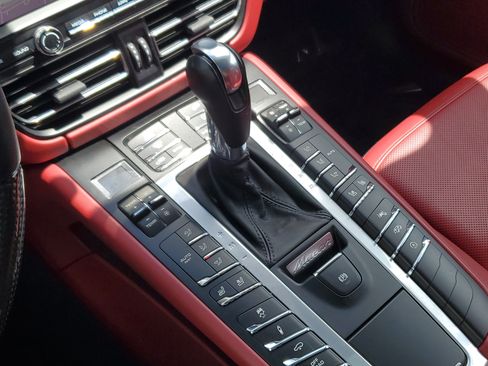 Used 2020 Porsche Macan Turbo AWD/4WD image 29