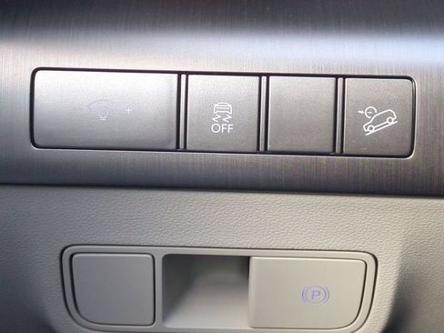Used 2025 Hyundai Kona SEL FWD image 26
