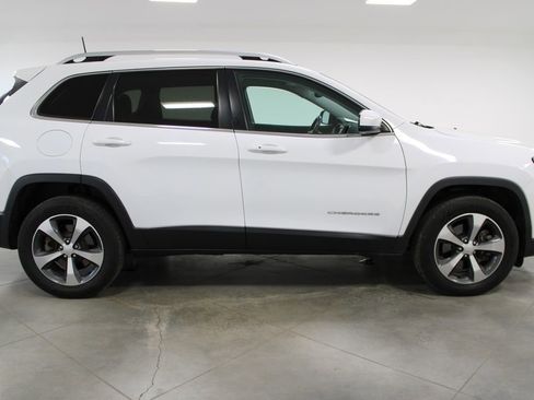 Used 2019 Jeep Cherokee Limited image 11