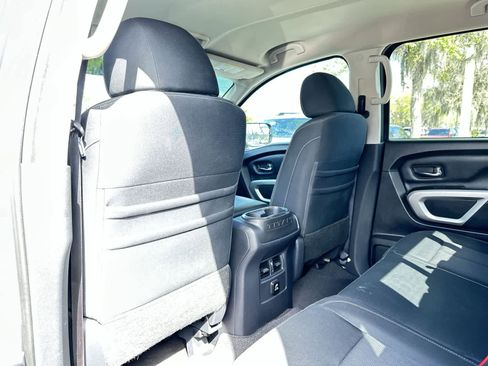 Used 2018 Nissan Titan SV w/ SV Convenience Package image 14