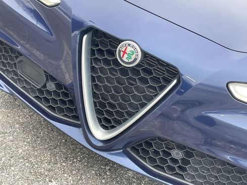 Used 2019 Alfa Romeo Giulia image 36