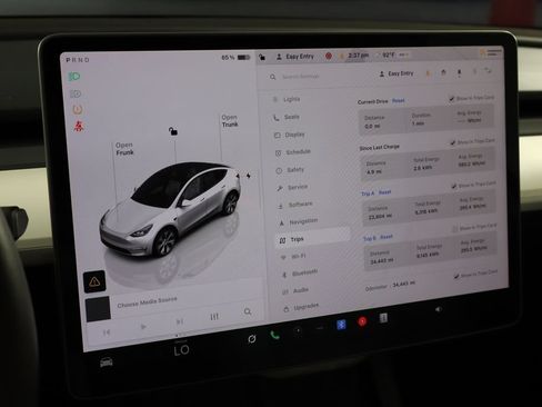 Used 2024 Tesla Model Y Long Range AWD/4WD image 32
