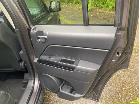 Used 2015 Jeep Patriot High Altitude AWD/4WD image 24