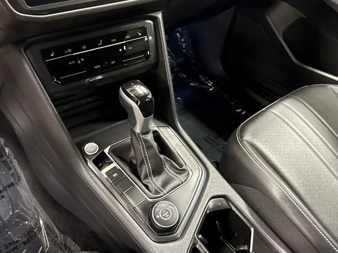 Used 2024 Volkswagen Tiguan SE image 11