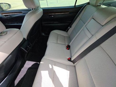 Used 2015 Lexus ES 350 w/ Luxury Package FWD image 12
