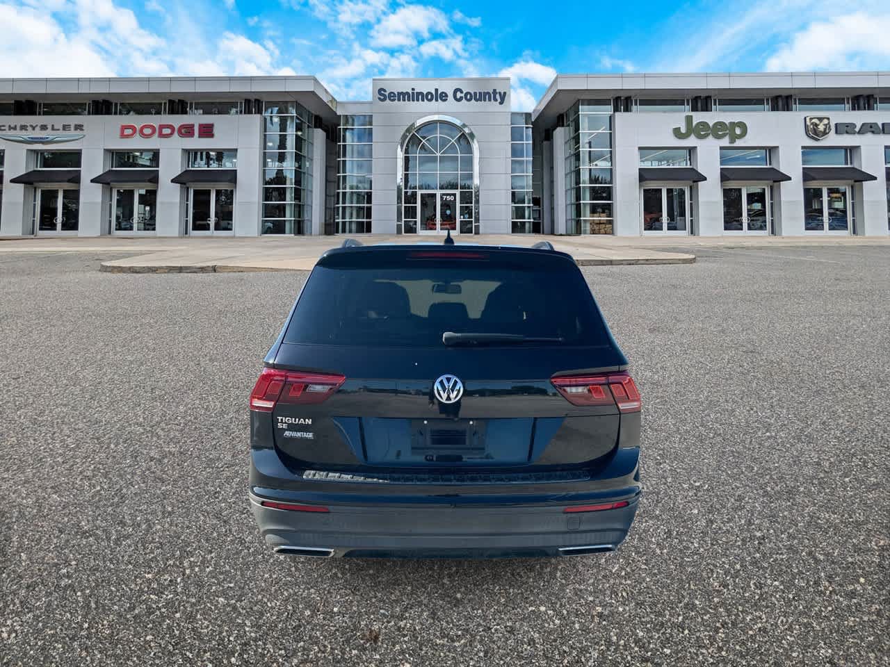 Used 2019 Volkswagen Tiguan SE w/ Panoramic Sunroof Package FWD image 7