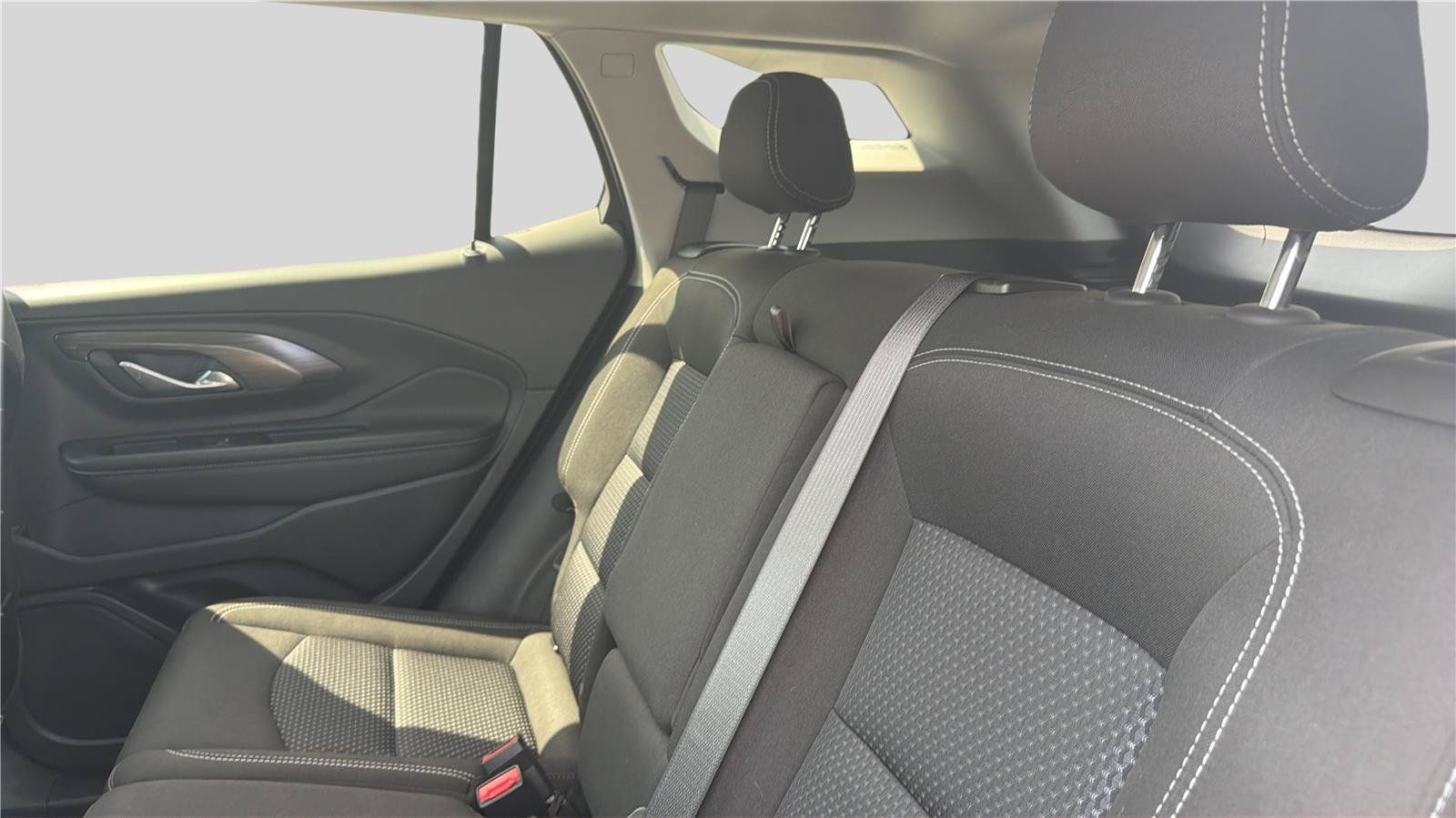 Used 2024 GMC Terrain SLE w/ Driver Convenience Package FWD image 18